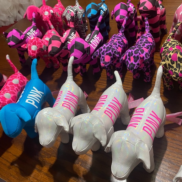 Bundle of 30 VS Pink dogs - Picture 5 of 10